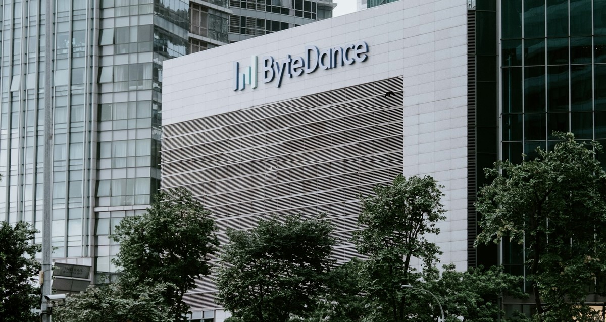 📷 Claudio Schwarz (Unsplash)