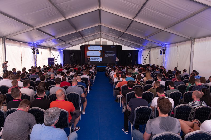 U šatoru podignutome samo za .debug tijekom dva dana održano je 16 predavanja, uz velik odaziv publike zainteresirane za teme vezane uz umjetnu inteligenciju