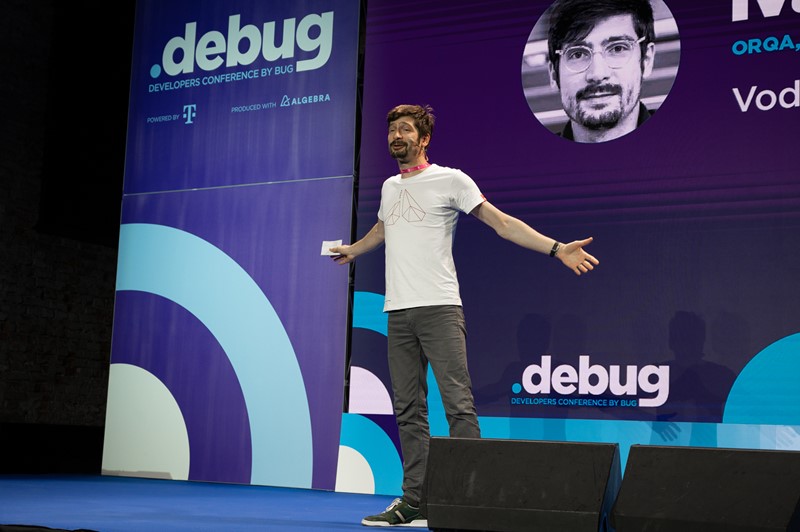 CSO Orqe Ivan Jelušić ima neobičan hobi – jednom godišnje na dva se dana pretvara u voditelja programa na glavnoj pozornici .debuga