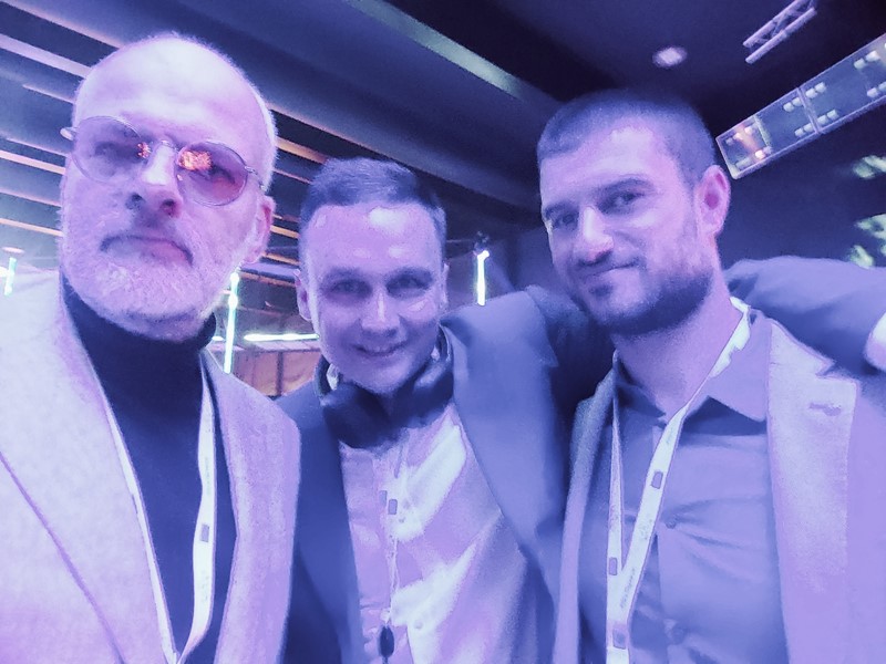 Hrvatski startupi na europskom Space Weeku – selfie je mutniji nego snimke iz orbite, s kojima ovi startupi rade, no to je zato što je nastao na cocktail partyju