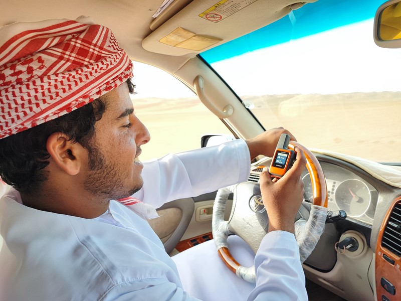 InReach Mini u pustinjama Omana izazvao je pozornost lokalnih pustinjskih veterana. Lokalni Bedu oslanjaju se na svoje poznavanje pustinje, vrlo rijetko koriste tech gadgete...